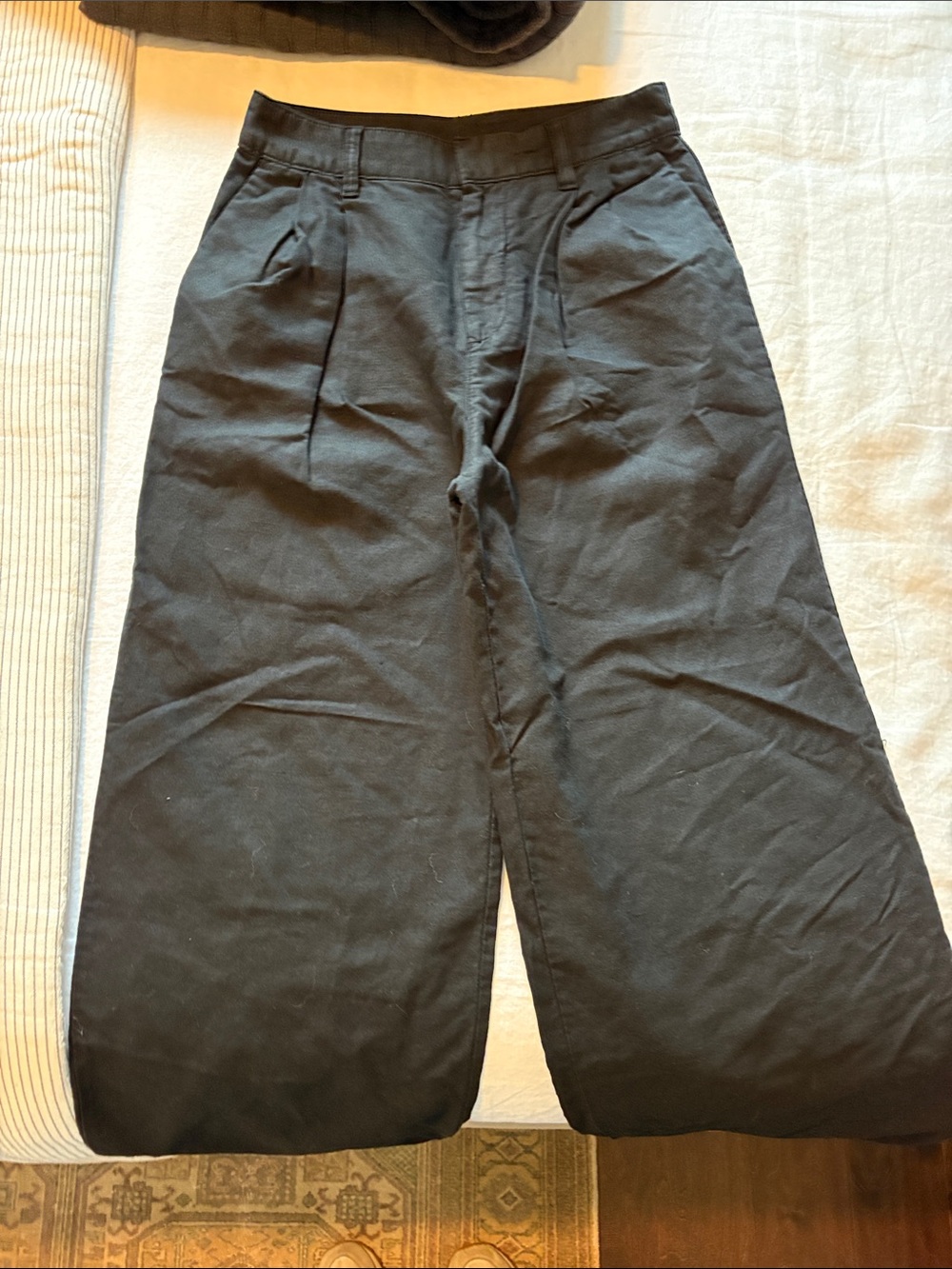 GAP women’s  Wide-Leg Black Linen Chinos